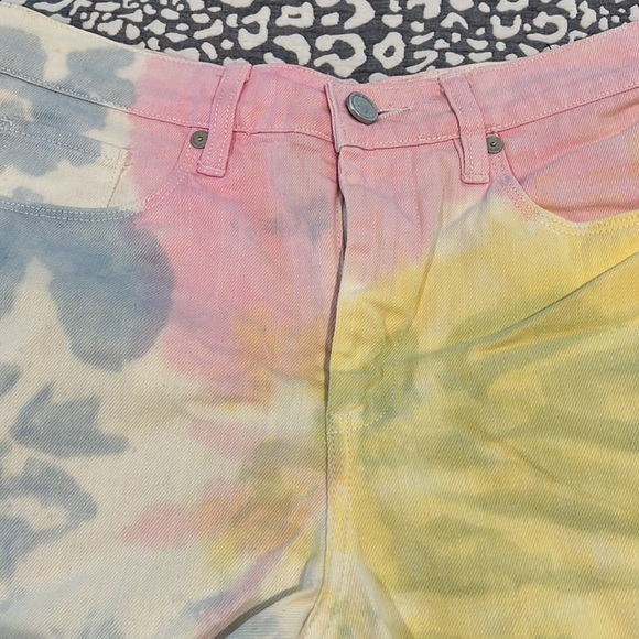 Women’s size 30 BLANKNYC tie-dye jean short.        Style - THE BARROW - Picture 2 of 7